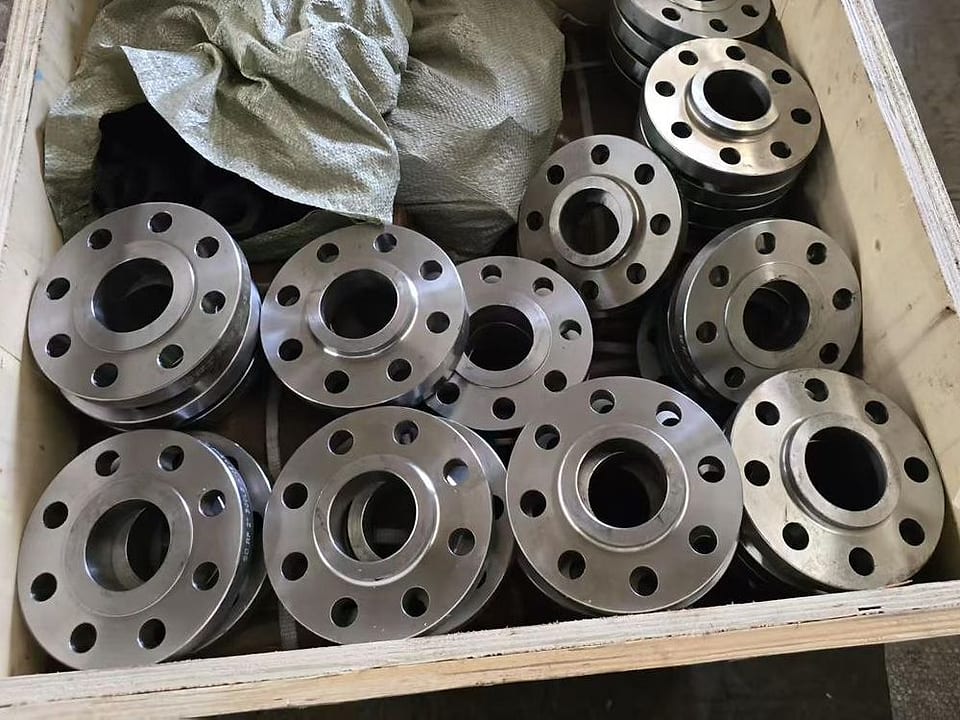 Bridas de acero de gran diámetro embaladas en caja de madera para entrega