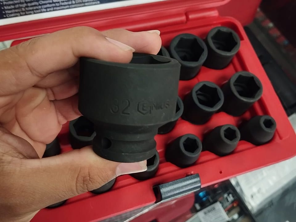 Juego de cubos de impacto métricos de 8 a 32 milímetros en estuche